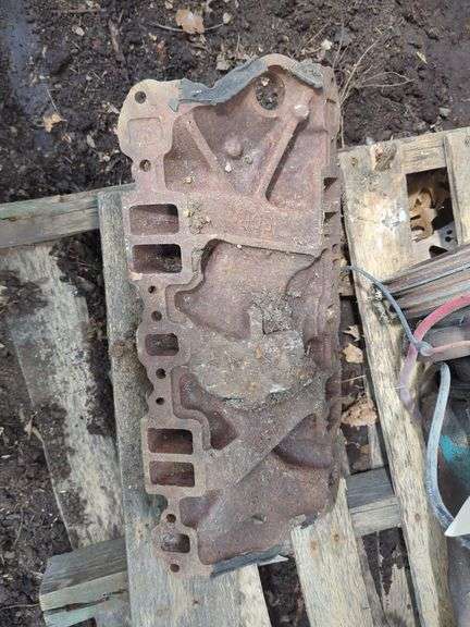 GM Engine Block with Intake Manifold