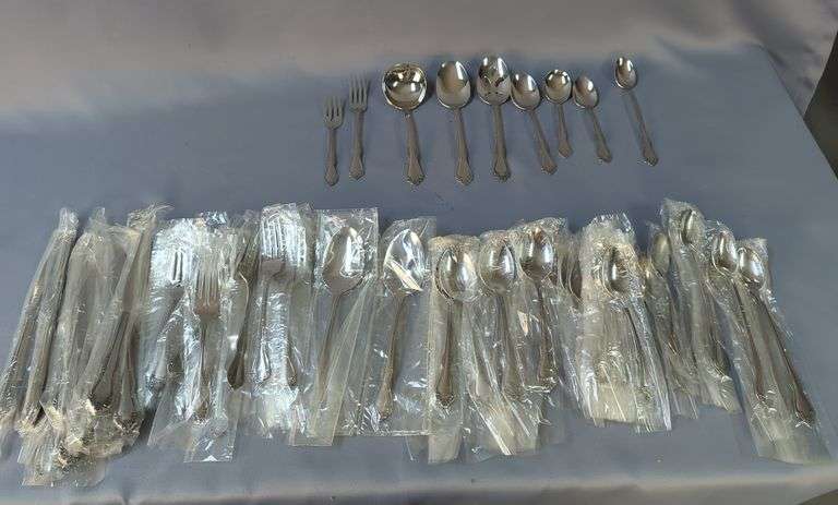 W.M.A Rogers Deluxe Stainless Oneida Ltd. Flatware Set
