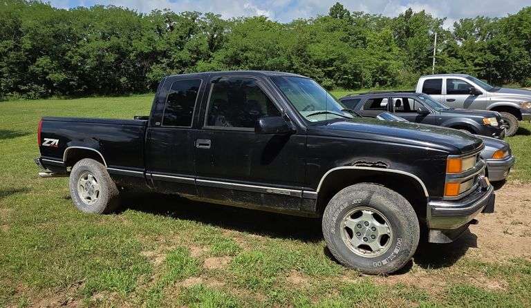 1997 Chevrolet GMT-400 Pickup Truck, VIN 2GCEK19R5V1292893, Mileage Showing Odometer 488,488, Missouri Title, See Details For Video, THURSDAY Pick Up