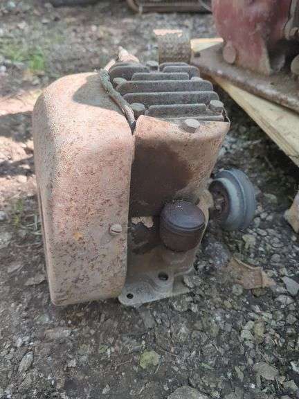 Vintage Briggs & Stratton Engine