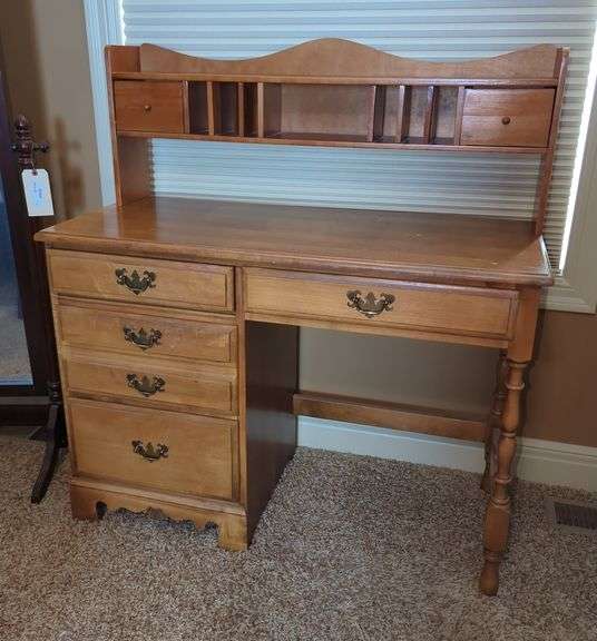 Maple Desk with Hutch