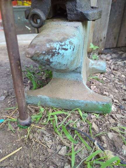 Industrial Forged Steel Anvil with Bench Vise