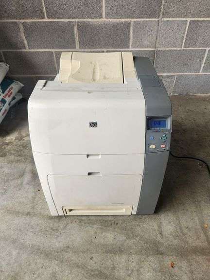 Hewlett Packard HP Color Laserjet 4700n, Powers On