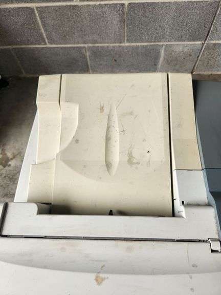 Hewlett Packard HP Color Laserjet 4700n, Powers On