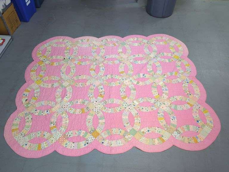 Double Wedding Ring Machine Stitched Quilt - 84" x 70"