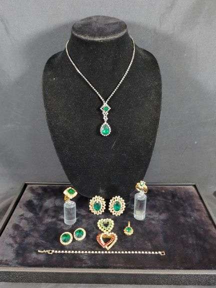 Rhinestone Emerald Green Costume Jewelry Including Rings, Size 8, Qty 2, Brooches, Clip-on Earrings, Pendant, Necklace And Bracelet