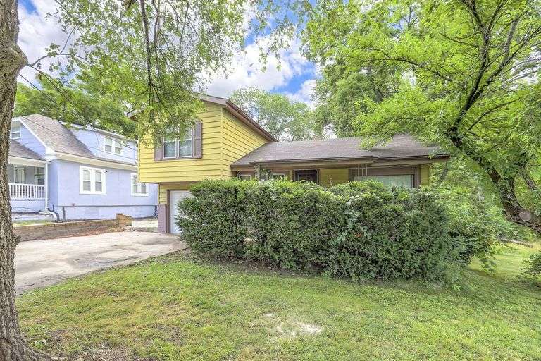 8519 Woodland Avenue; Kansas City, MO 64131
