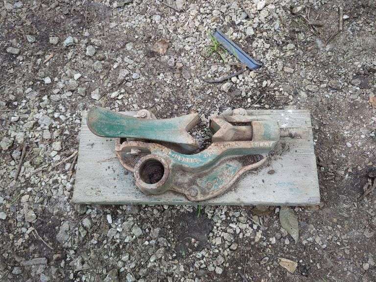 Dubuque IA Co. Pipe Crimper