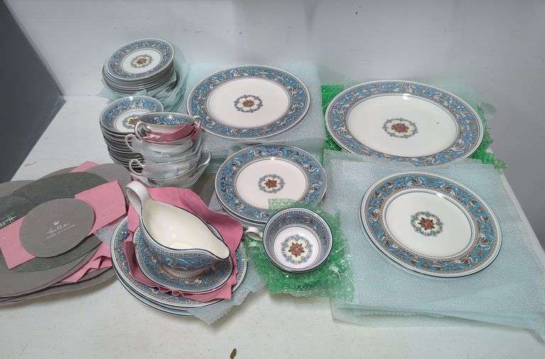 Wedgwood Florentine Bone China Dinnerware Set