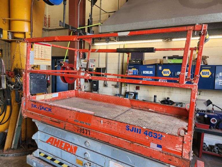 Skyjack SJIII 4632 30' Scissor Lift, See Details For Video