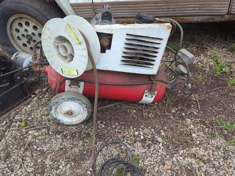 Rolling Air Compressor with Hose Reel