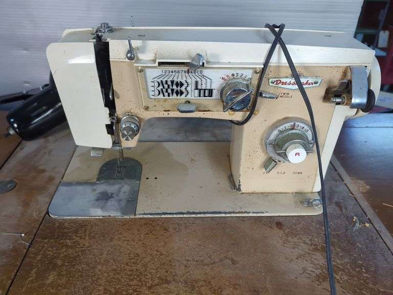 Standard Sewing Equip. Dressmaker Sewing Machine with Cabinet