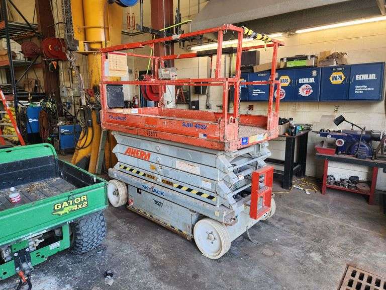 Skyjack SJIII 4632 30' Scissor Lift, See Details For Video