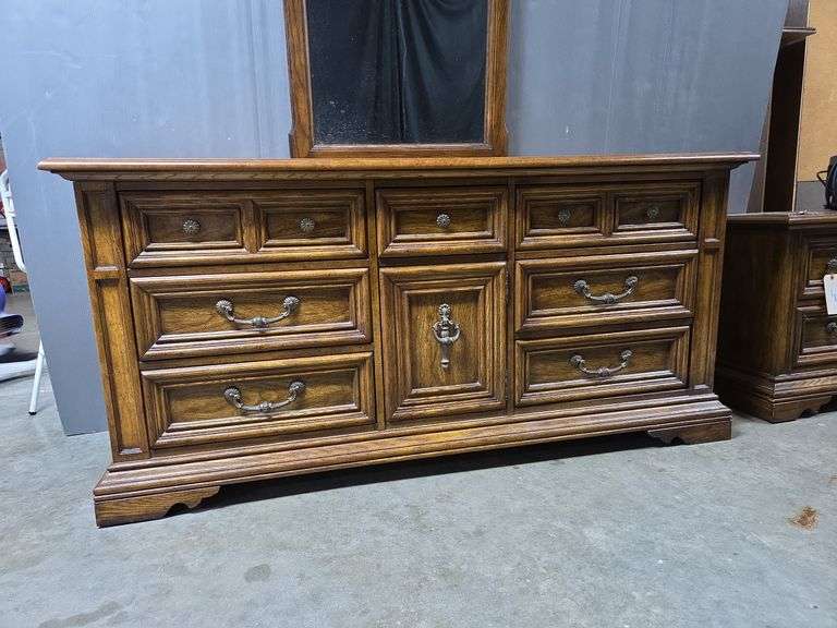 Stanley Furniture Dresser With Mirror