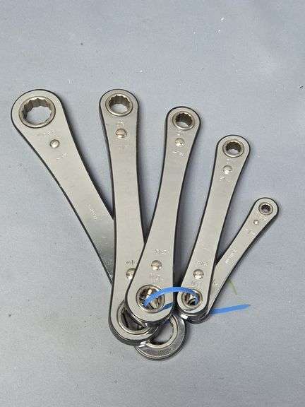 Ratcheting Wrenches