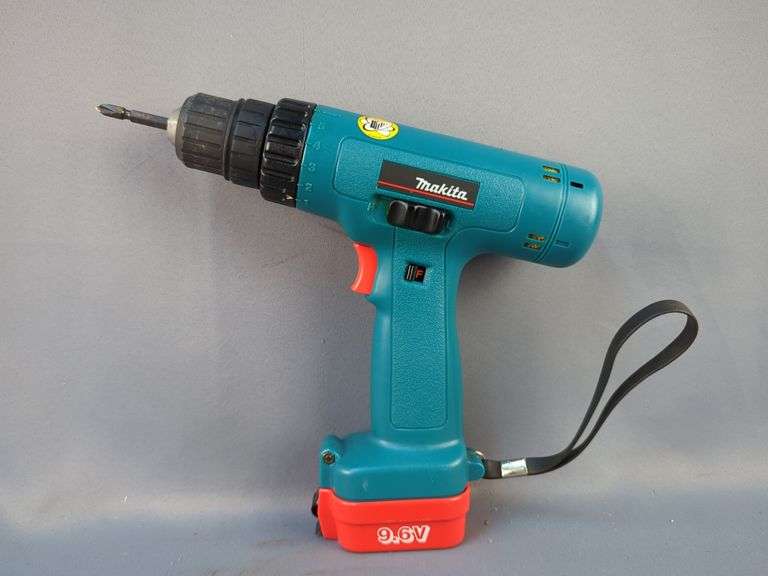 Makita 6201D Cordless Driver Drill with Charger and Battery