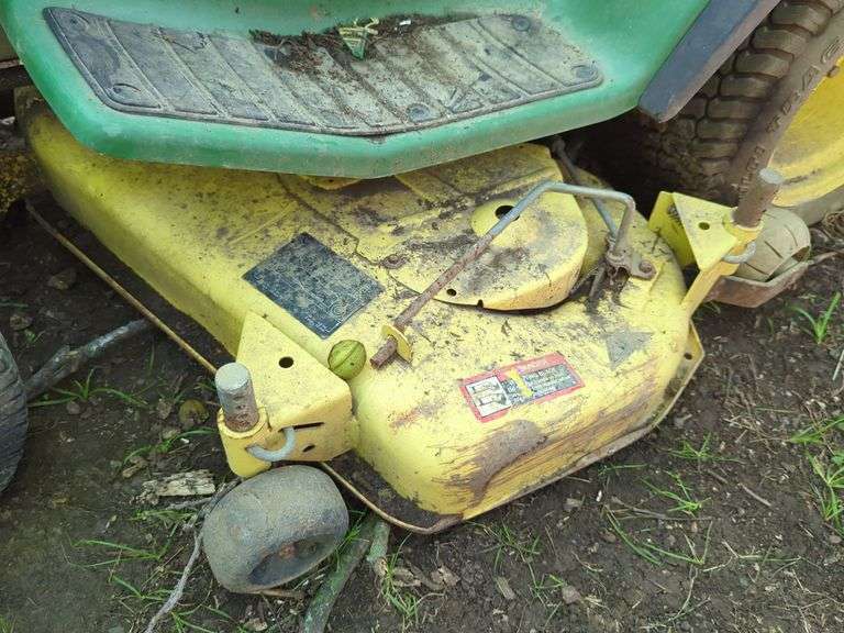 John Deere Lawn Tractor Riding Mower with Briggs & Stratton Engine