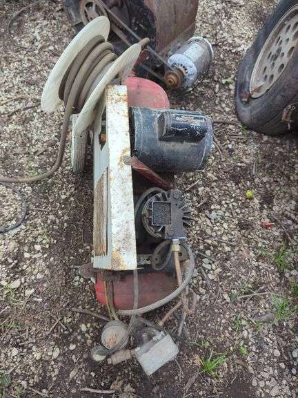 Rolling Air Compressor with Hose Reel