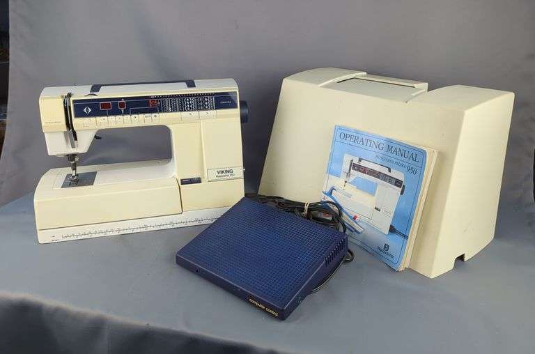 Viking Husqvarna 950 Computer Sewing Machine with Pedal and Case