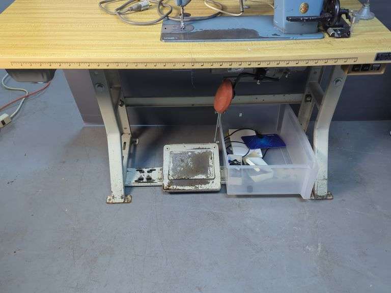 Singer 120u Professional Sewing Machine with Table and Accessories
