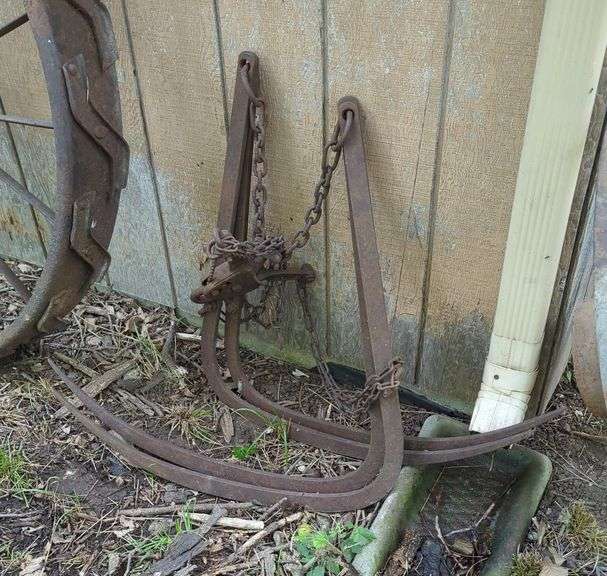 Metal Hay Grapples with Chains, Qty 2