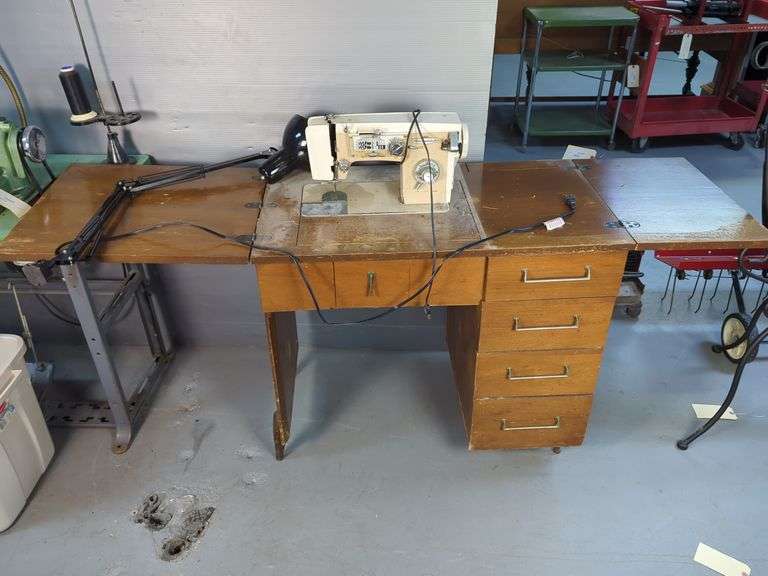 Standard Sewing Equip. Dressmaker Sewing Machine with Cabinet