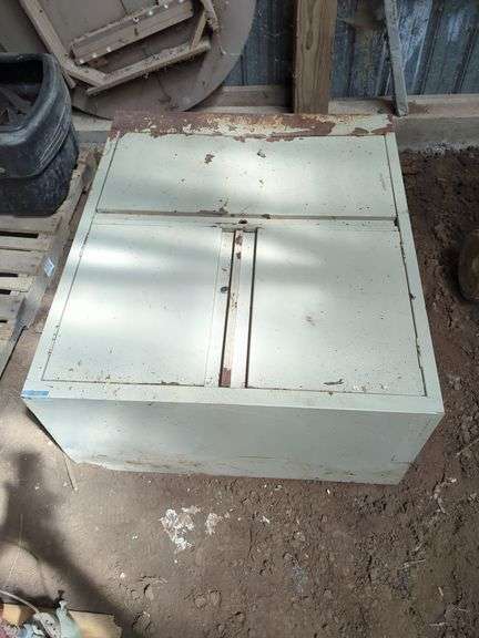 Metal Storage Cabinet with Double Doors