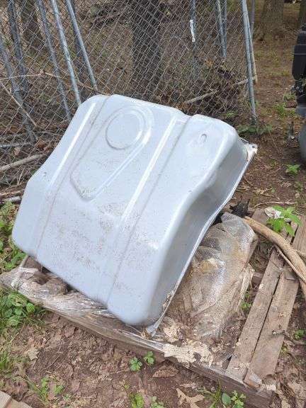 Metal Fuel Tank, Unknown Volume