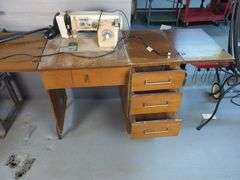 Standard Sewing Equip. Dressmaker Sewing Machine with Cabinet