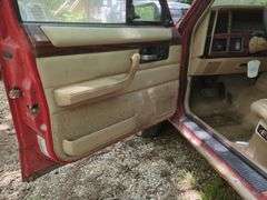 1993 Jeep Cherokee Sport Utility Vehicle, VIN 1J4FJ78S5PL502124, Mileage Unknown, Missouri Title, FRIDAY Pick Up