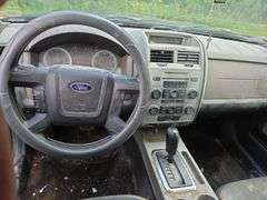 2008 Ford Escape Sport Utility Vehicle, VIN 1FMCU03178KA38830, Mileage Show On Odometer 276596, Missouri Title, See Details For Video, THURSDAY Pick Up