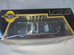 Lucky Die Cast Road Signature 1961 Lincoln X-100 Kennedy Car, 1/24 Scale