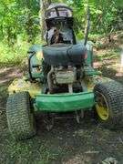 John Deere Lawn Tractor Riding Mower with Briggs & Stratton Engine