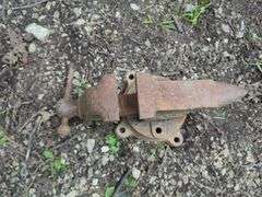 Rock Island MFG CO. No. 240 Vise, 3.5"