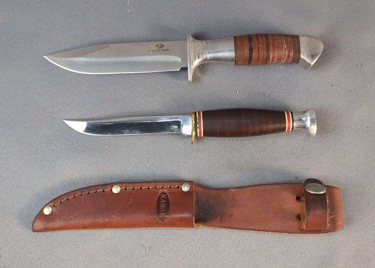 Mossy Oak Knife With 4" Blade And KA-BAR Knife With 3.5" Blade, In Leather Sheath image