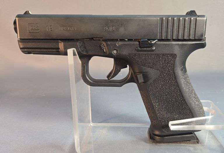 Combat Armory 19 9x19 Pistol SN# 99007181, The Austria Glock Slide (SN# AFL431) Appears To Be A Replacement image
