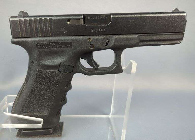 Austria Glock 22C .40 Cal Pistol SN# GHU289 image