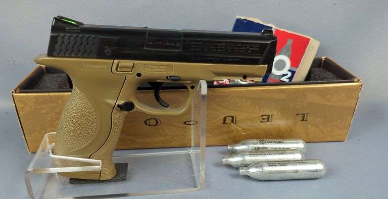 Taiwan/ Smith & Wesson M&P .177 Cal BB Pistol SN# 13K25836, Fiber Optic Rear Sight image
