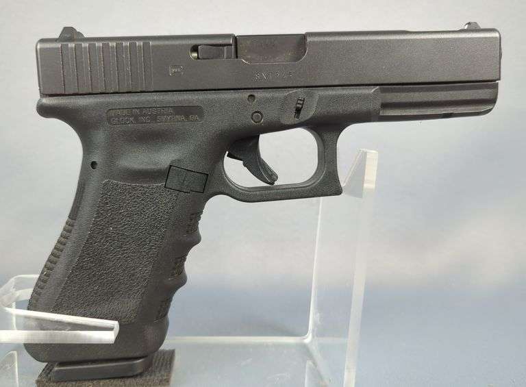 Austria Glock 22C .40 Cal Pistol SN# W.MM045/ SXT245 image