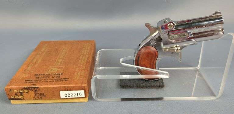 Davis Industries D-32 .32 Auto Over/Under Derringer Pistol SN# 222210, In Box image
