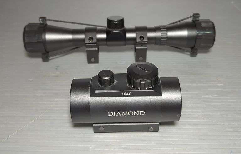 Diamond 1x40 Red/Green Dot Sight, And 4x32 Unmarked Scope With Sticker That Says Nitrogengas Port image