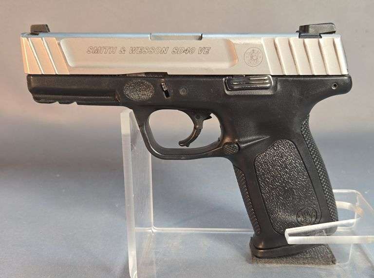Smith & Wesson SD40 VE .40 S&W  Pistol SN# HEL6458 image