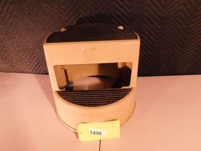 Rolling step stool