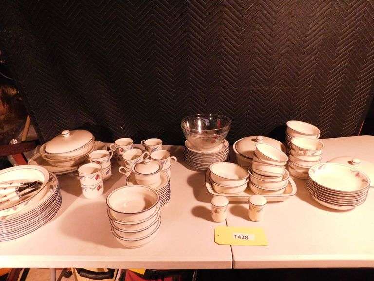 Lot of Lenox Chinastone Poppies on Blue 4 piece set
