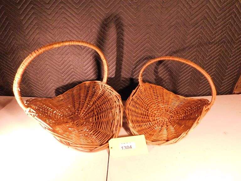 Lot of 2 wicker French Country style flower gathering baskets