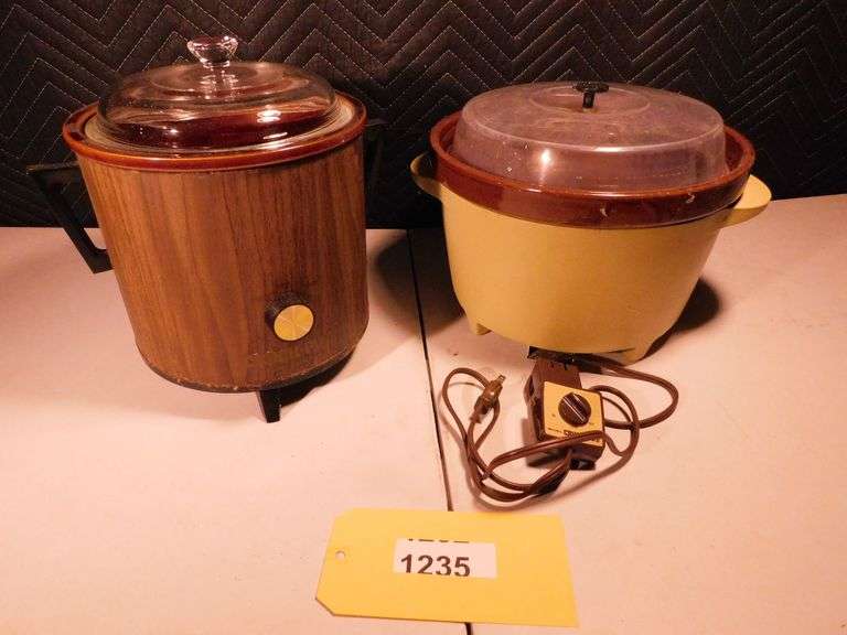 3 Crockpots (one w/out cord)