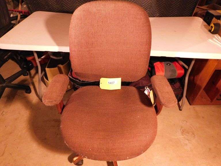 Rolling office chair