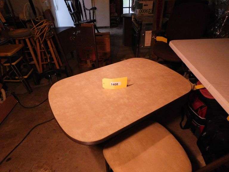 Lot of table & chairs