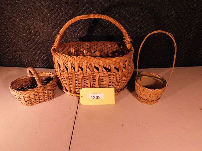 Lot of 3 Baskets 1 Vintage decorative oval single handle basket 1 oval wicker single handle picnic basket 1 circular single handle decorative basket