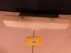 24" Underwriters Laboratories electrical fixture